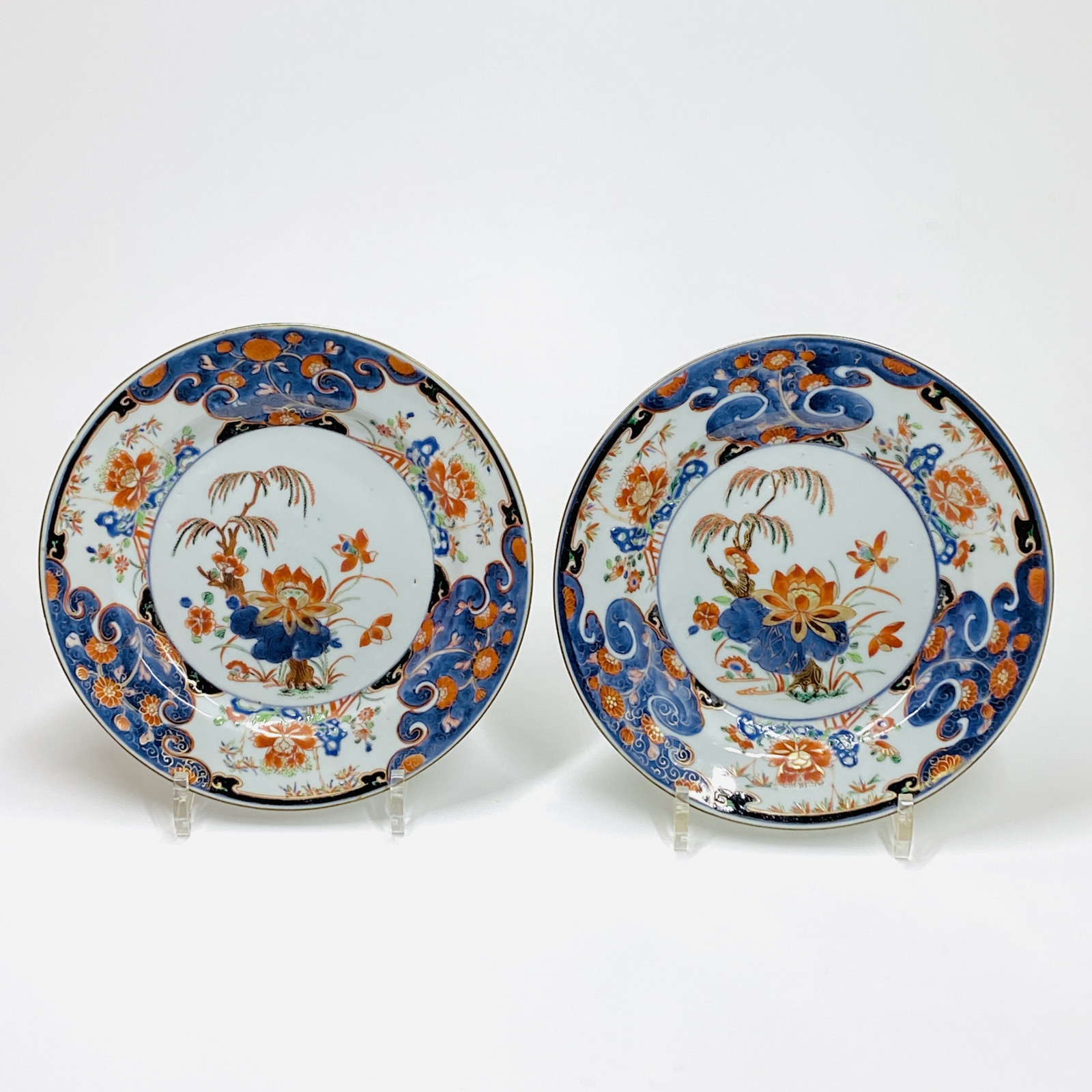 Chine - Paire d’assiettes en porcelaine de la famille verte - Époque Kangxi(1662-1722)