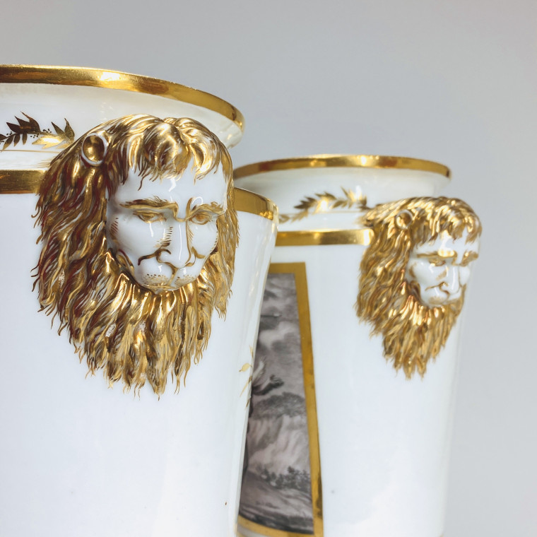 Lille - Paire de vases à décor de grisaille - XVIIIe siècle