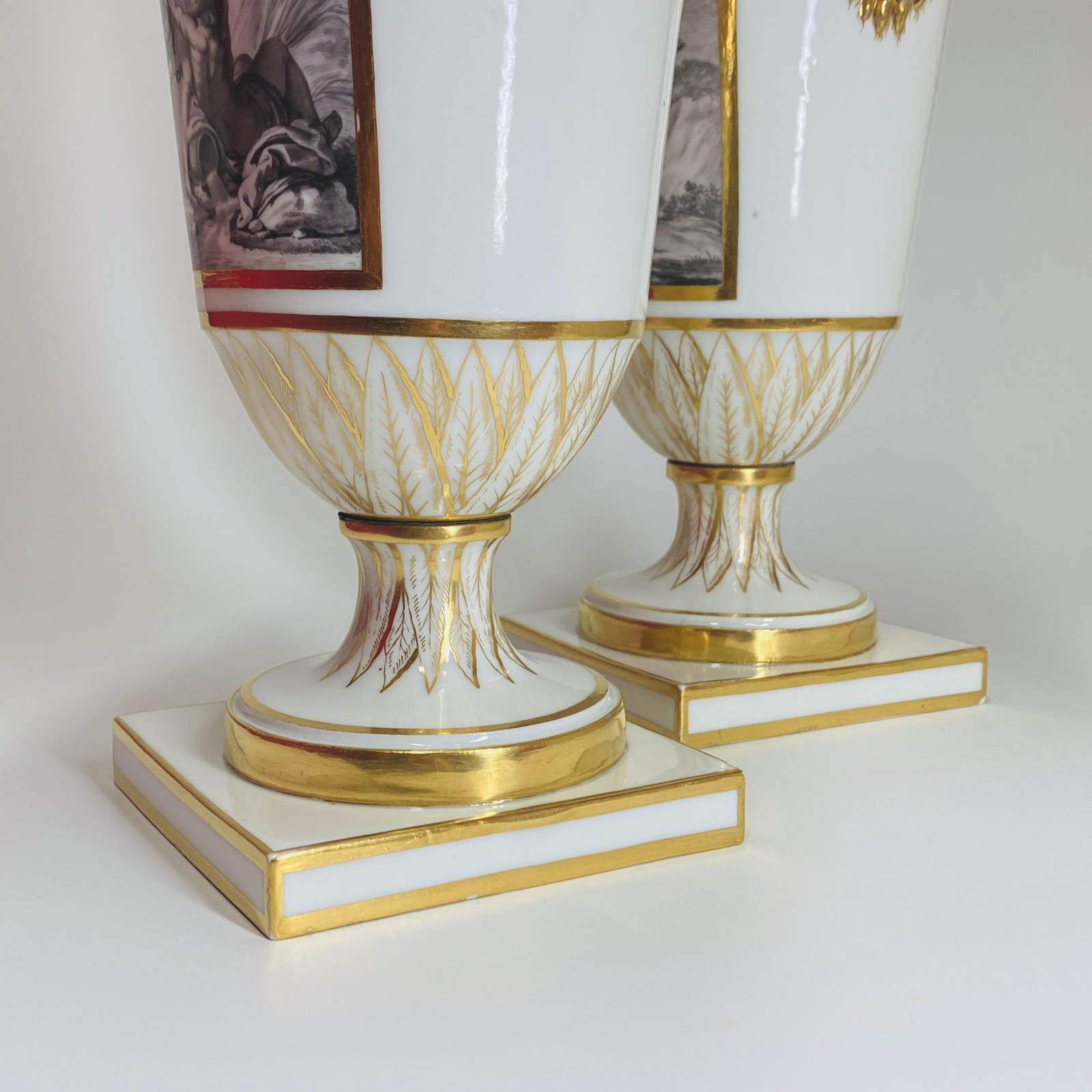 Lille - Pair of vases with grisaille decoration - Eighteenth century