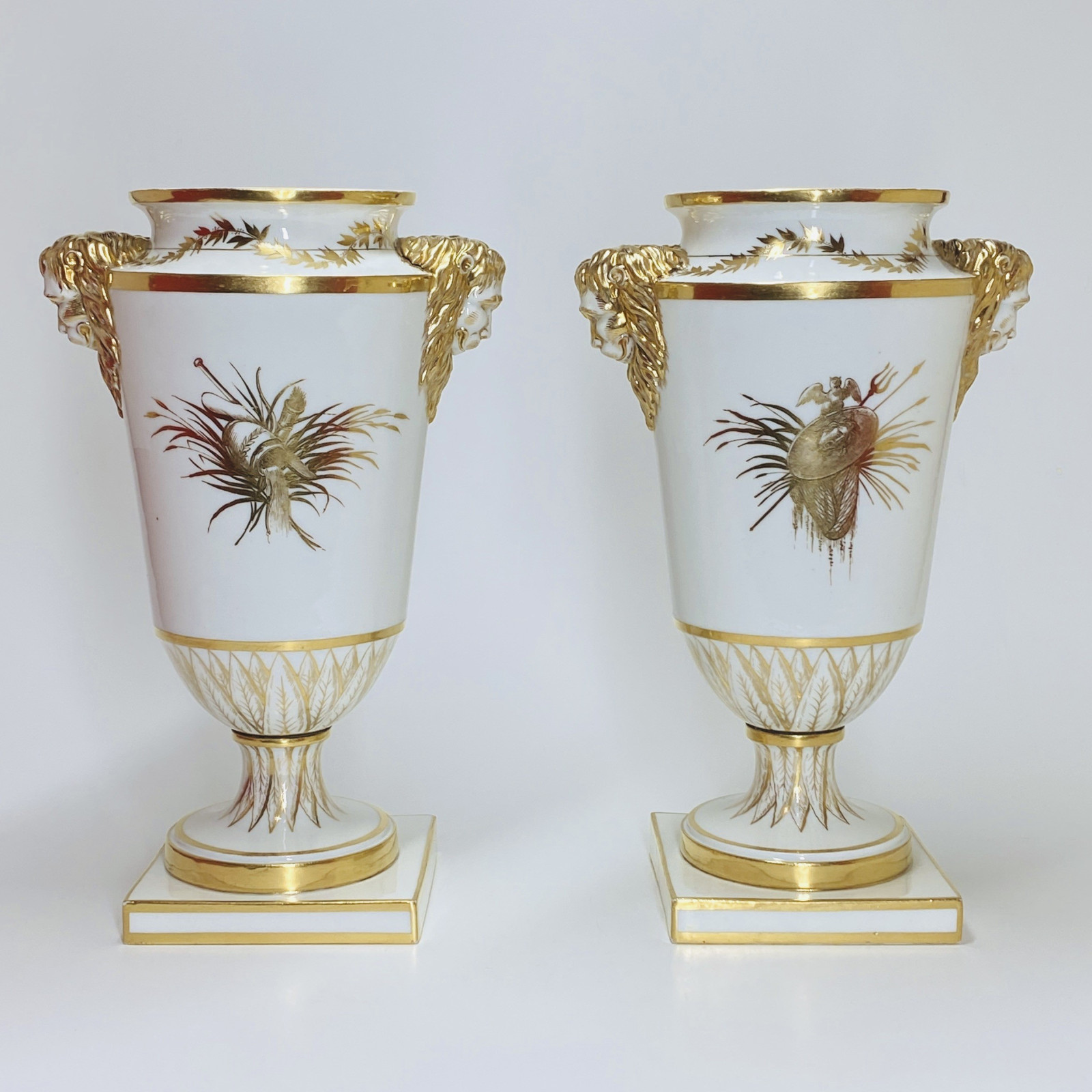 Lille - Paire de vases à décor de grisaille - XVIIIe siècle