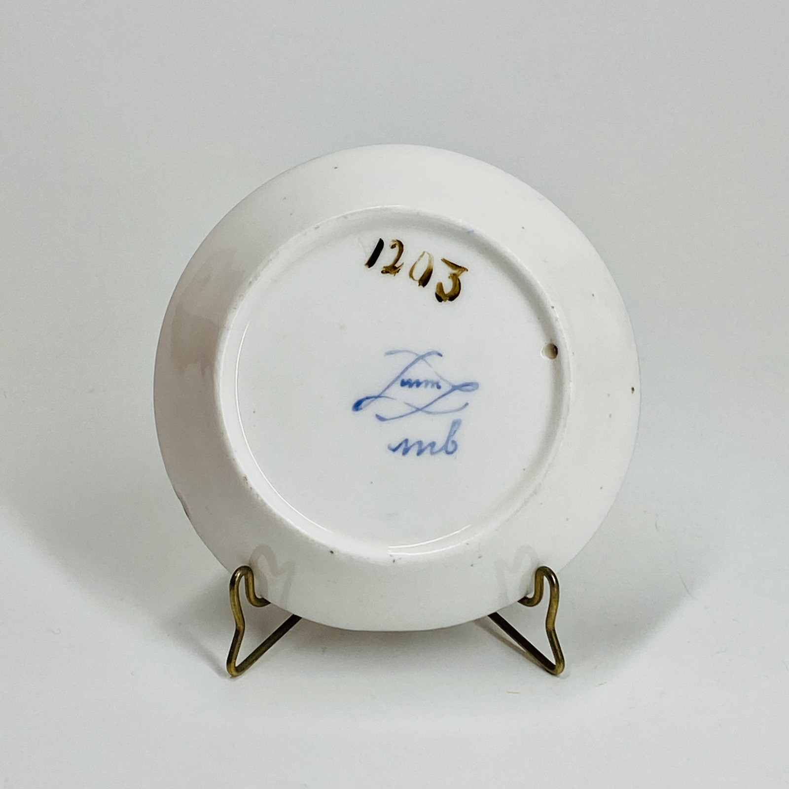 Tasse mignonnette en porcelaine tendre de Sèvres - XVIIIe siècle