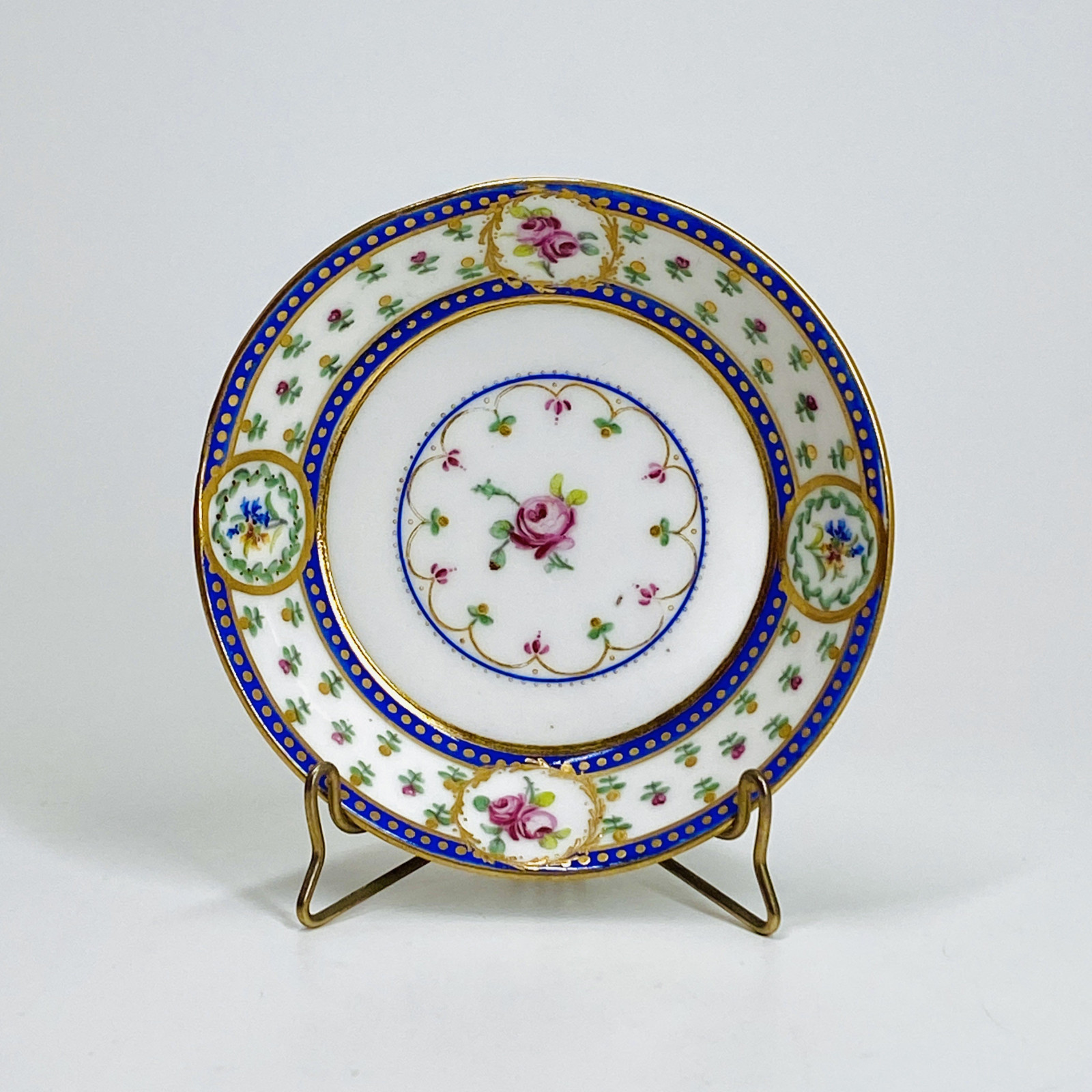 Tasse mignonnette en porcelaine tendre de Sèvres - XVIIIe siècle