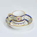 Tasse mignonnette en porcelaine tendre de Sèvres - XVIIIe siècle