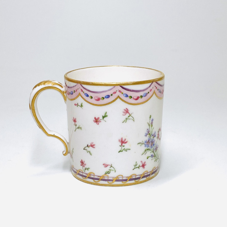 Large litron cup in soft Sèvres porcelain - Eighteenth century
