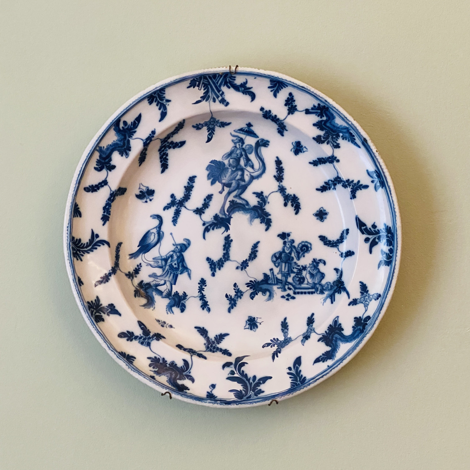 Very large earthenware dish from Moustiers - Eighteenth century