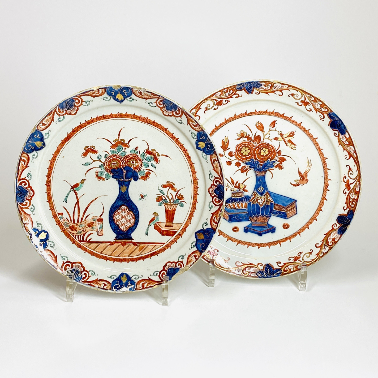 Delft - Assiette en faïence à décor dit " Delft doré " - Début du XVIIIe siècle