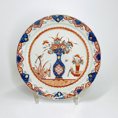 Delft - Assiette en faïence à décor dit " Delft doré " - Début du XVIIIe siècle
