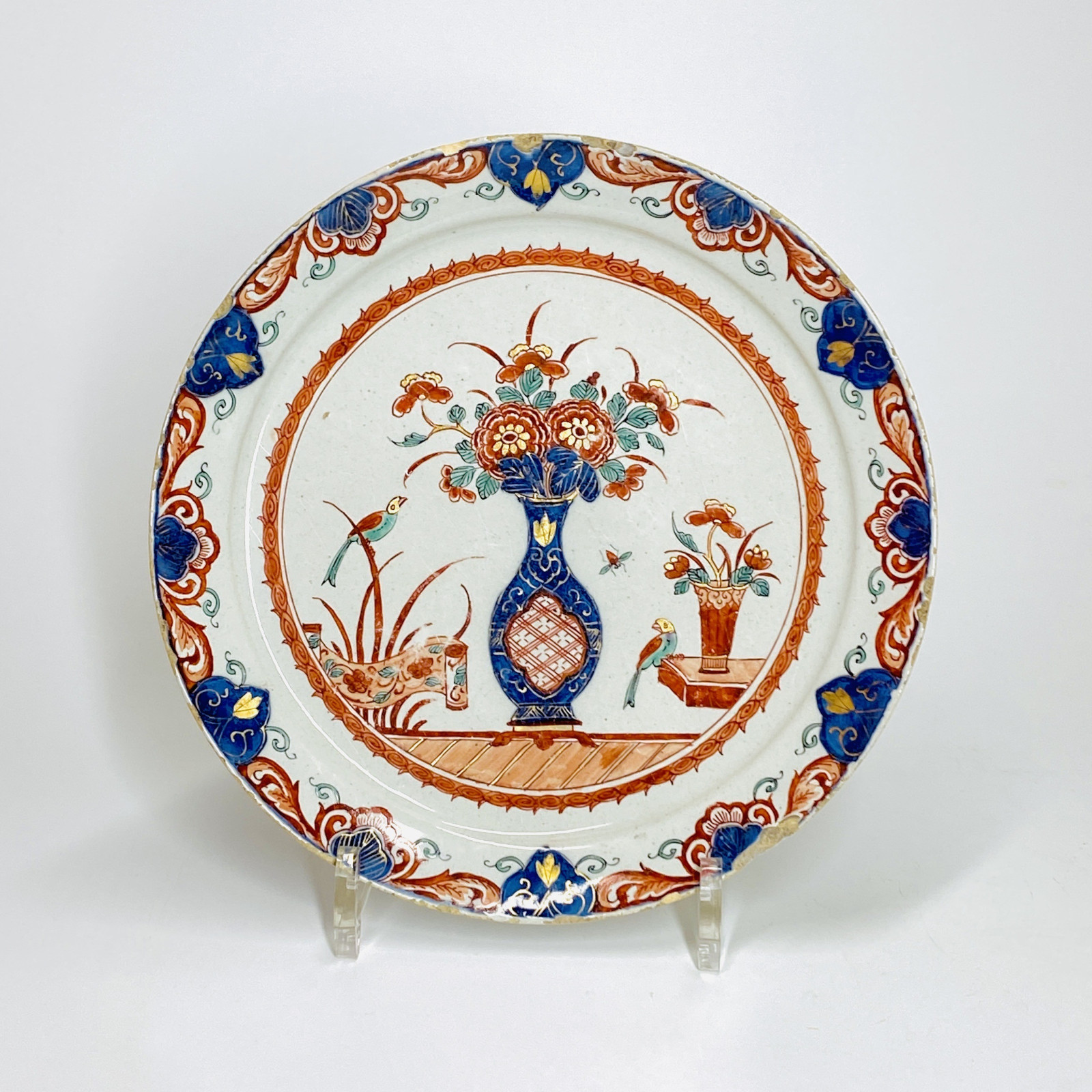 Delft - Assiette en faïence à décor dit " Delft doré " - Début du XVIIIe siècle