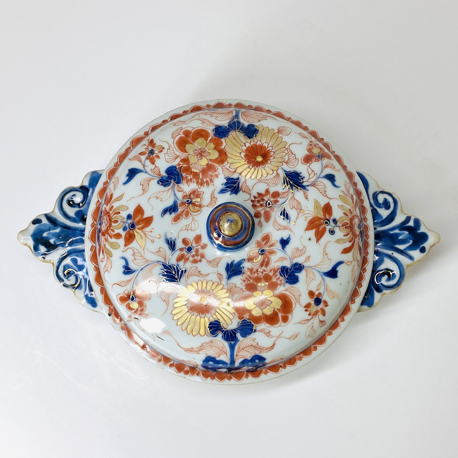 Écuelle en porcelaine de Chine décorée dans la palette Imari - Époque Kangxi (1662-1722)
