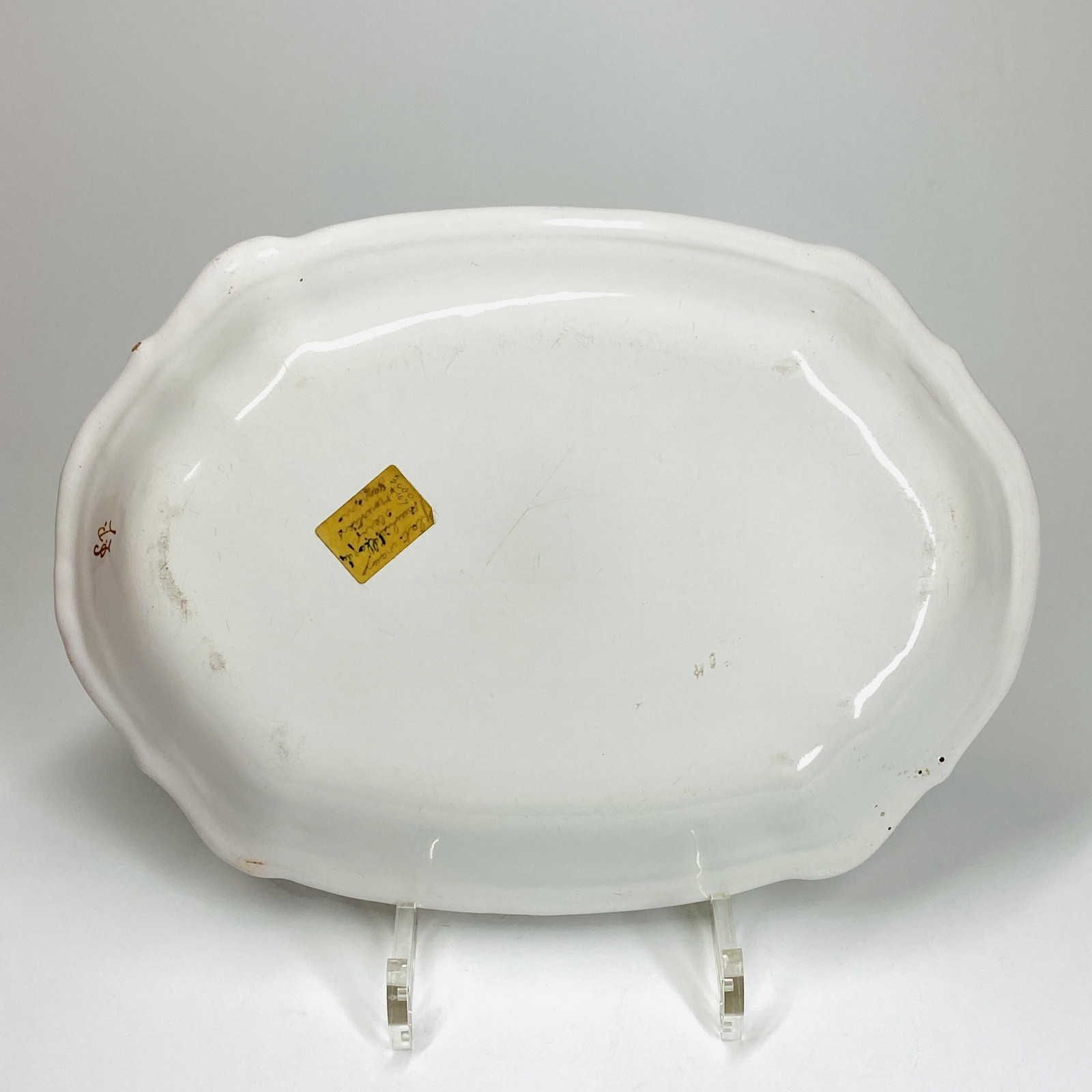 Plat armorié en faïence de Moustiers - Atelier d’Olérys - XVIIIe siècle