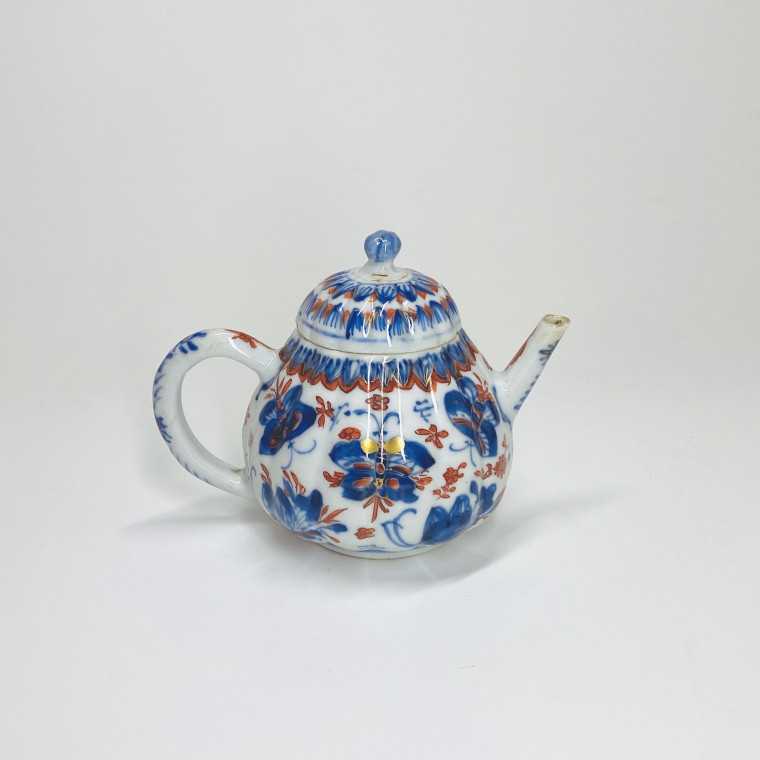 Chine - Petite théière imari à décor de papillons - XVIIIe siècle