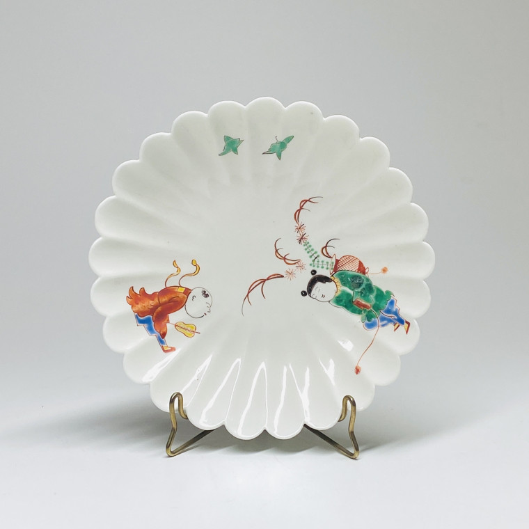 Chantilly - Coupelle à décor d'enfants dans le style Kakiemon - XVIIIe siècle