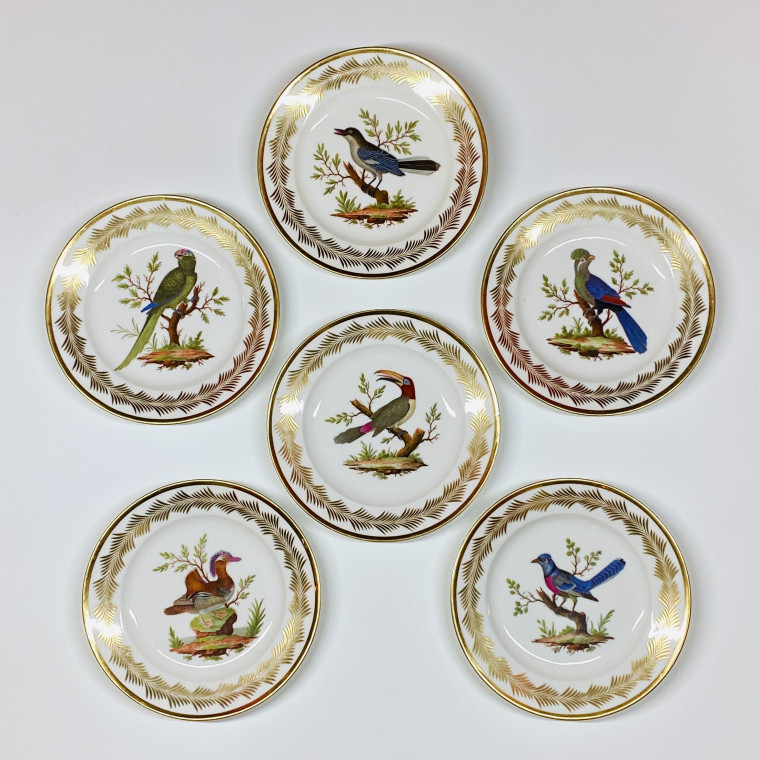 Paris (Nast) - Six assiettes en porcelaine à décor d'oiseaux - Début du XIXe siècle
