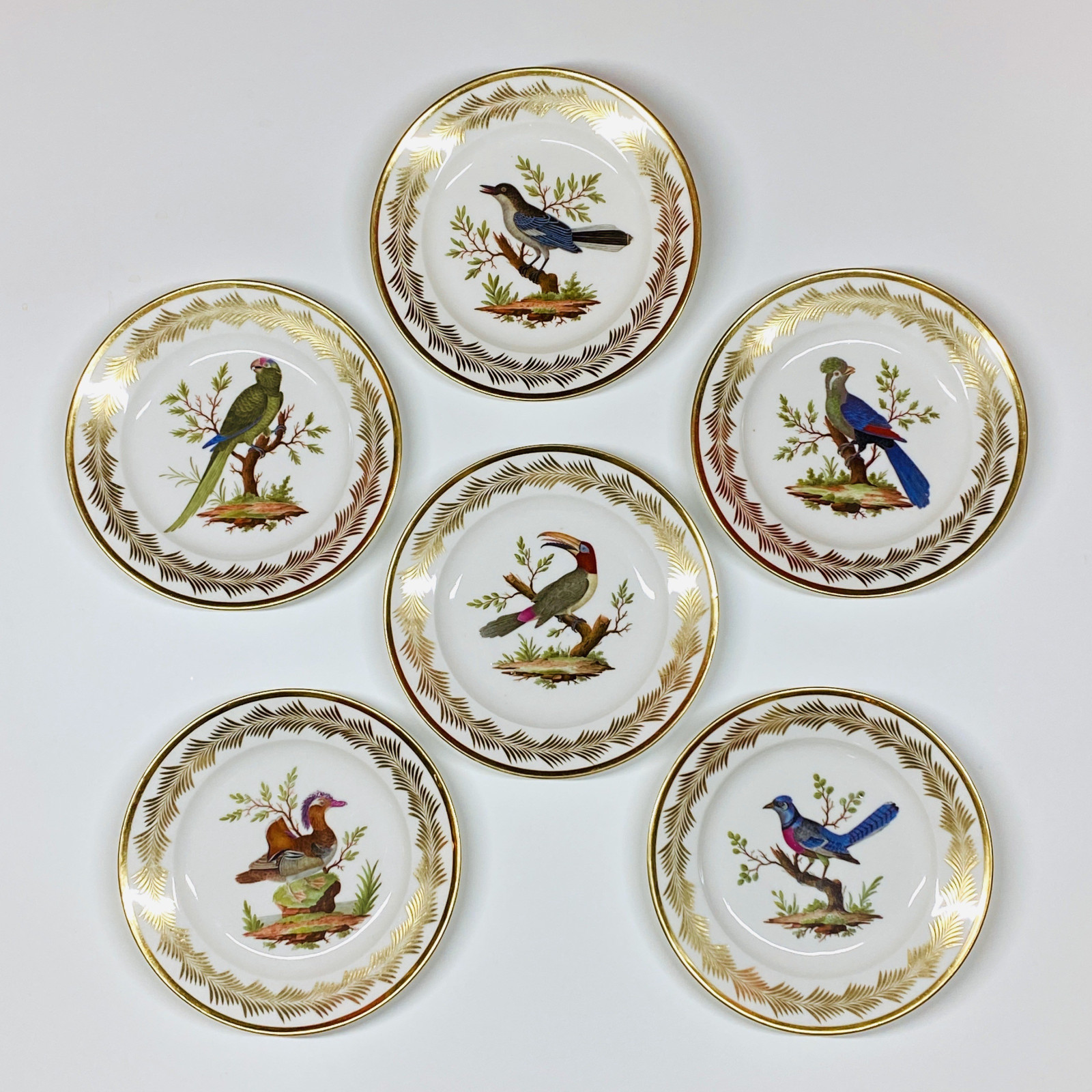 Paris (Nast) - Six assiettes en porcelaine à décor d'oiseaux - Début du XIXe siècle