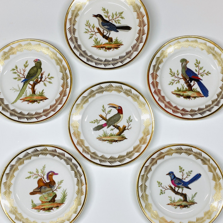 Paris (Nast) - Six assiettes en porcelaine à décor d'oiseaux - Début du XIXe siècle