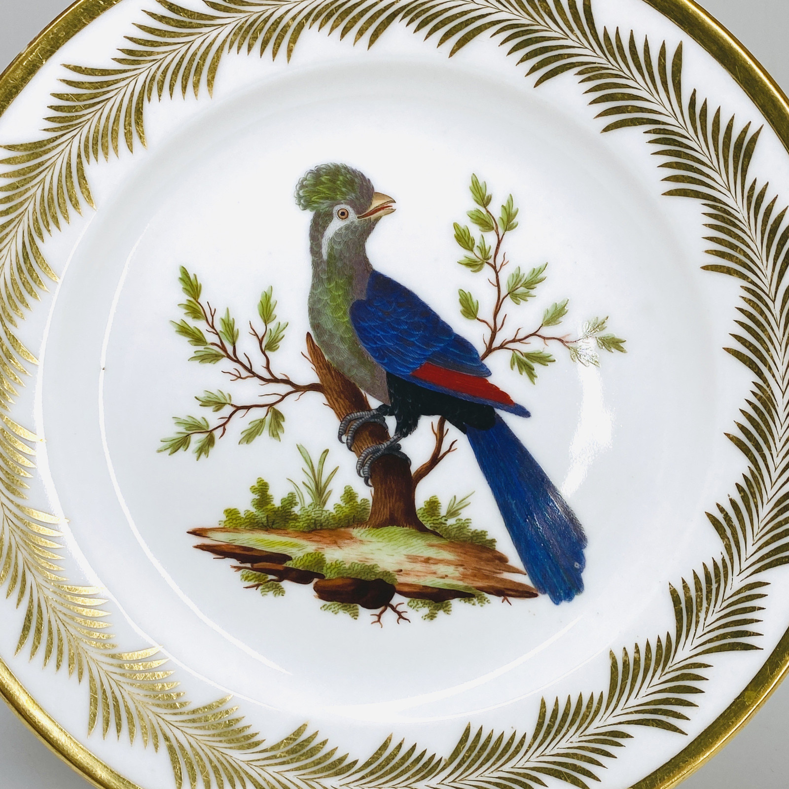 Paris (Nast) - Six assiettes en porcelaine à décor d'oiseaux - Début du XIXe siècle