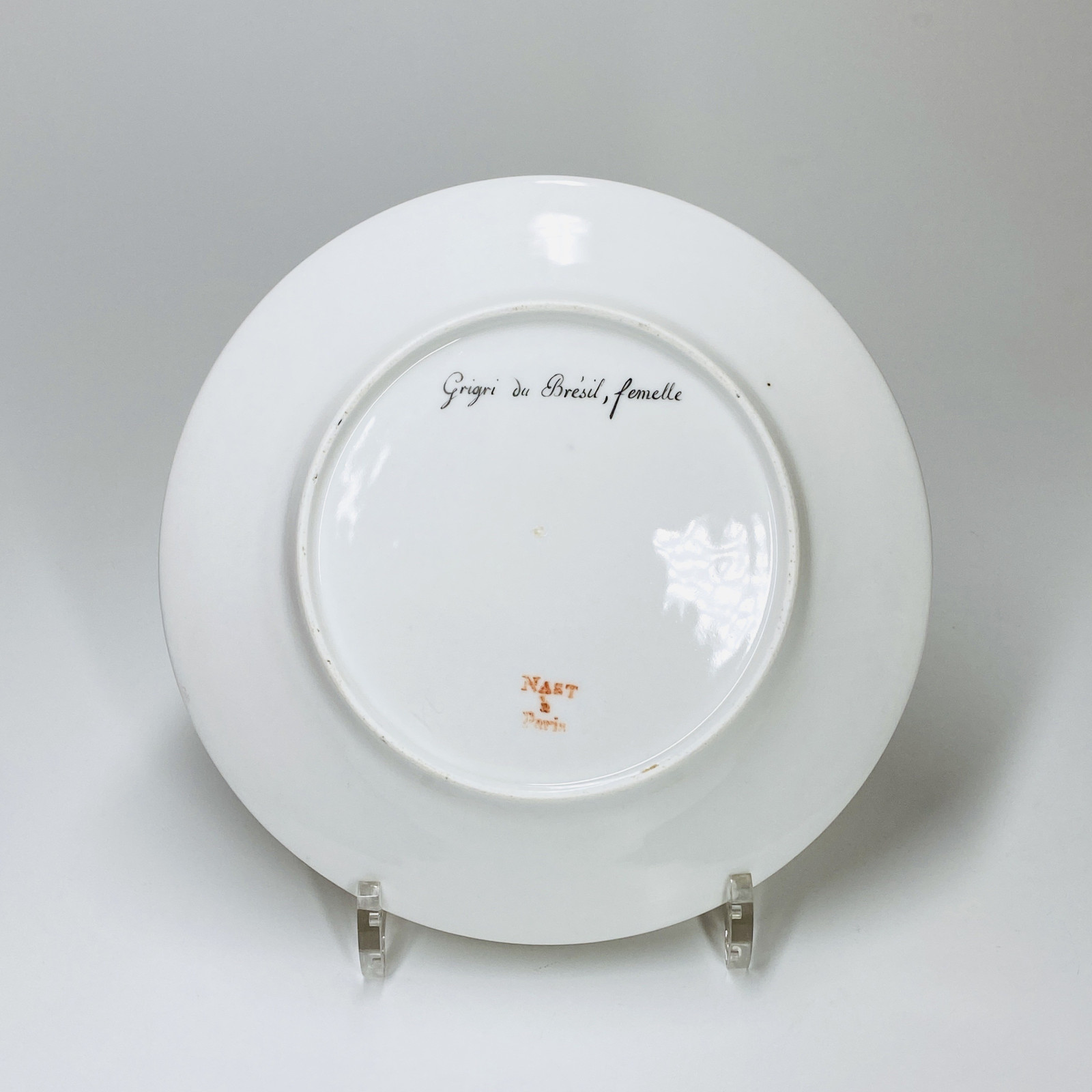 Paris (Nast) - Six assiettes en porcelaine à décor d'oiseaux - Début du XIXe siècle