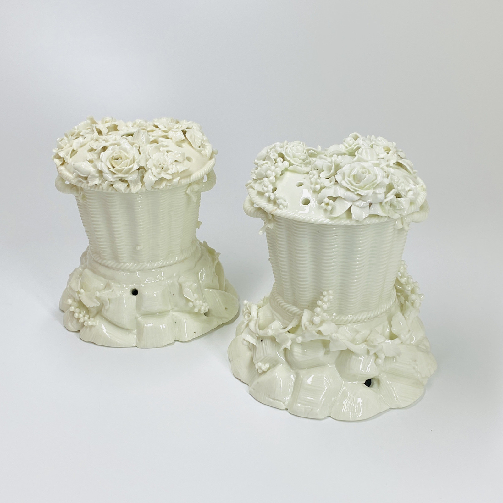Saint-Cloud - Pair of potpourri baskets - Eighteenth century