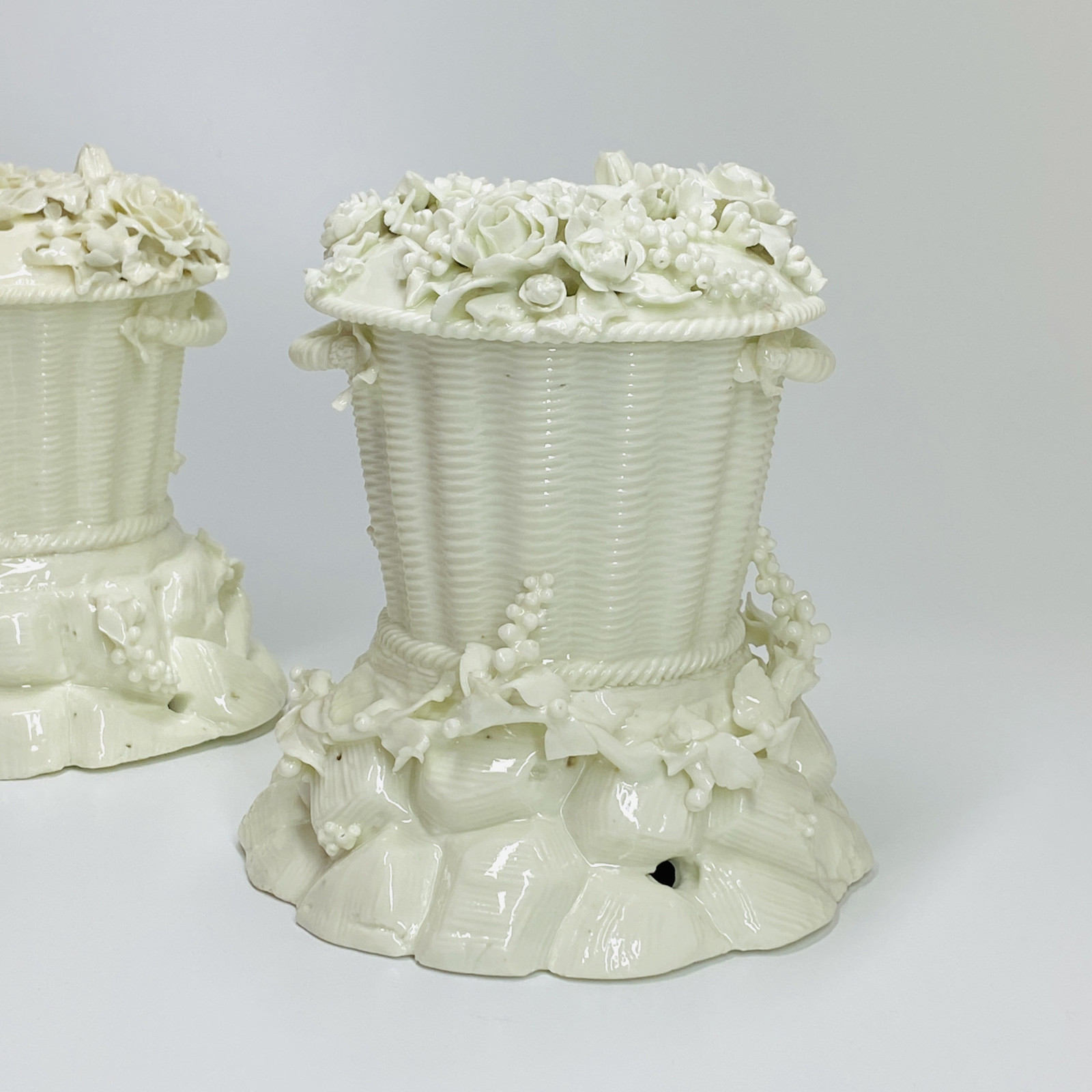 Saint-Cloud - Pair of potpourri baskets - Eighteenth century