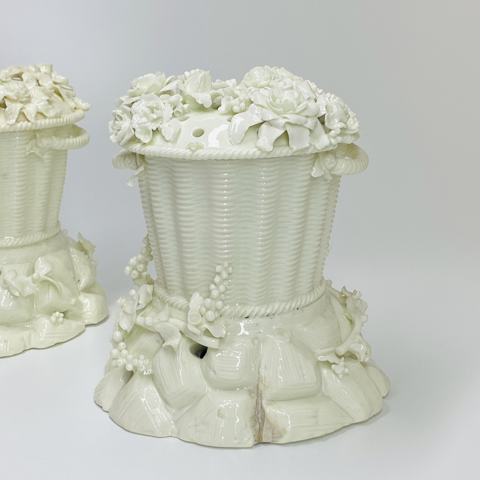 Saint-Cloud - Pair of potpourri baskets - Eighteenth century