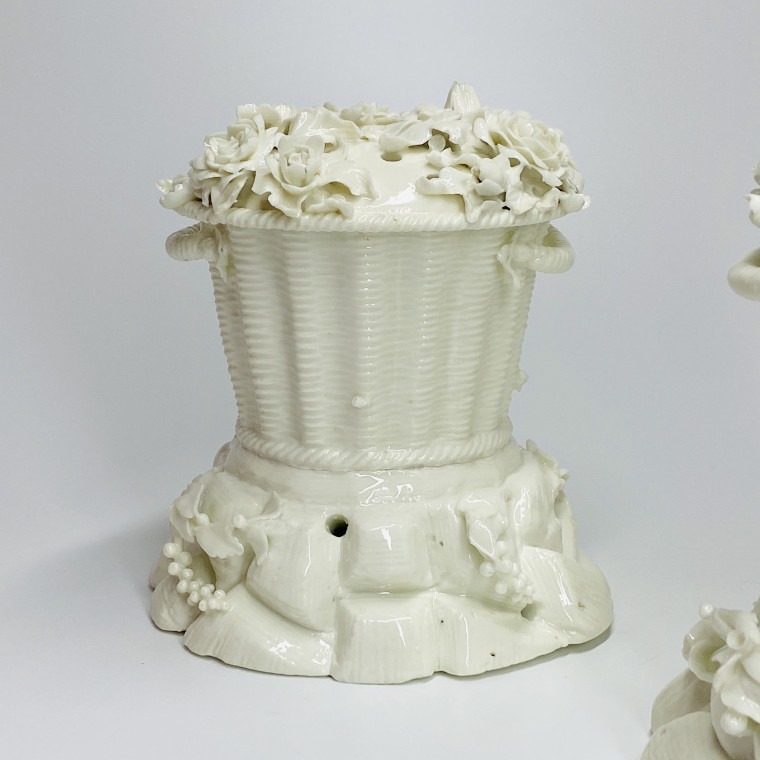 Saint-Cloud - Pair of potpourri baskets - Eighteenth century