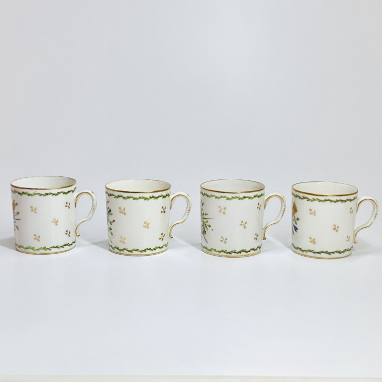 Paris - Four cups and saucers decorated with trophies - Late Eighteenth century