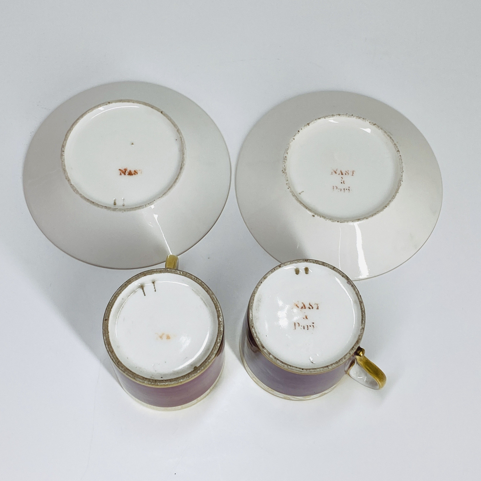 Paris (Nast) - Two colored background cups - early nineteenth century