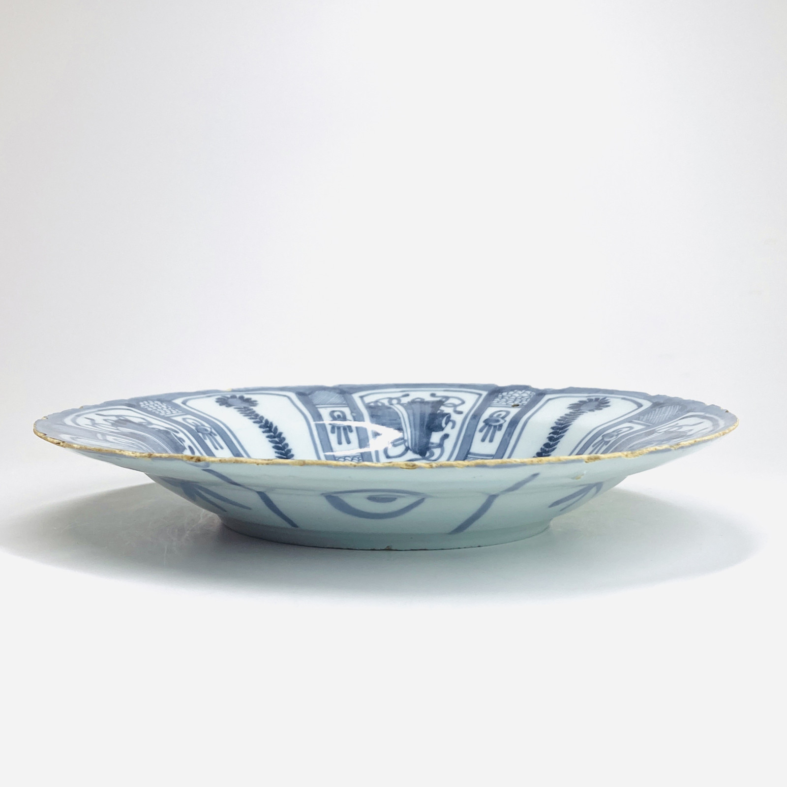 Delft - Petit plat dans le style Kraak - XVIIe siècle - VENDU