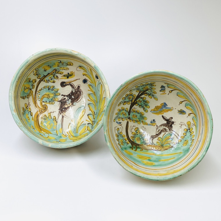 Talavera - Two cups decorated with a wader and a hare - Second half of the Seventeenth century