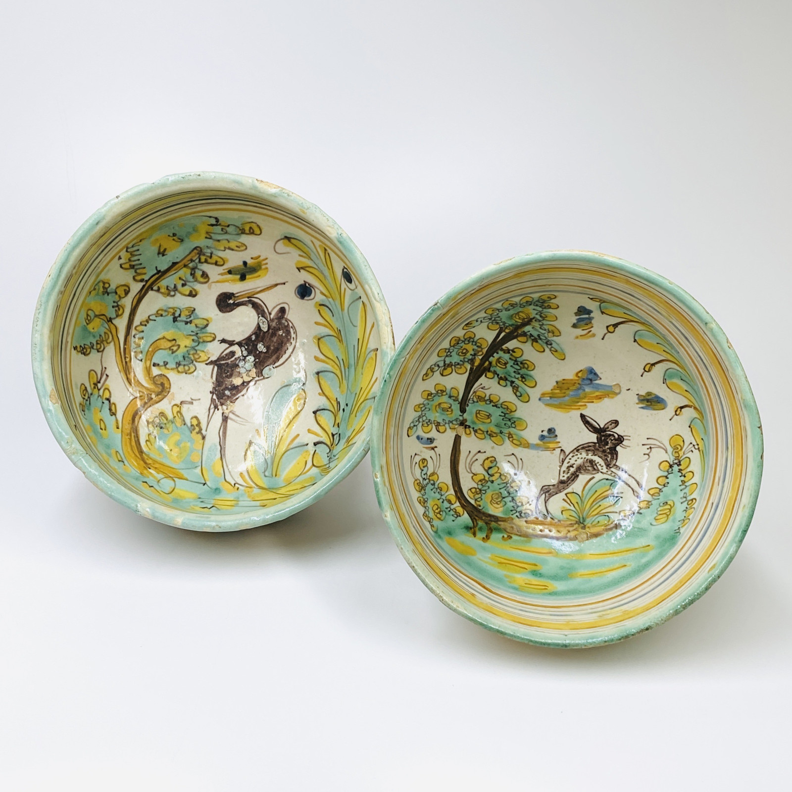 Talavera - Two cups decorated with a wader and a hare - Second half of the Seventeenth century