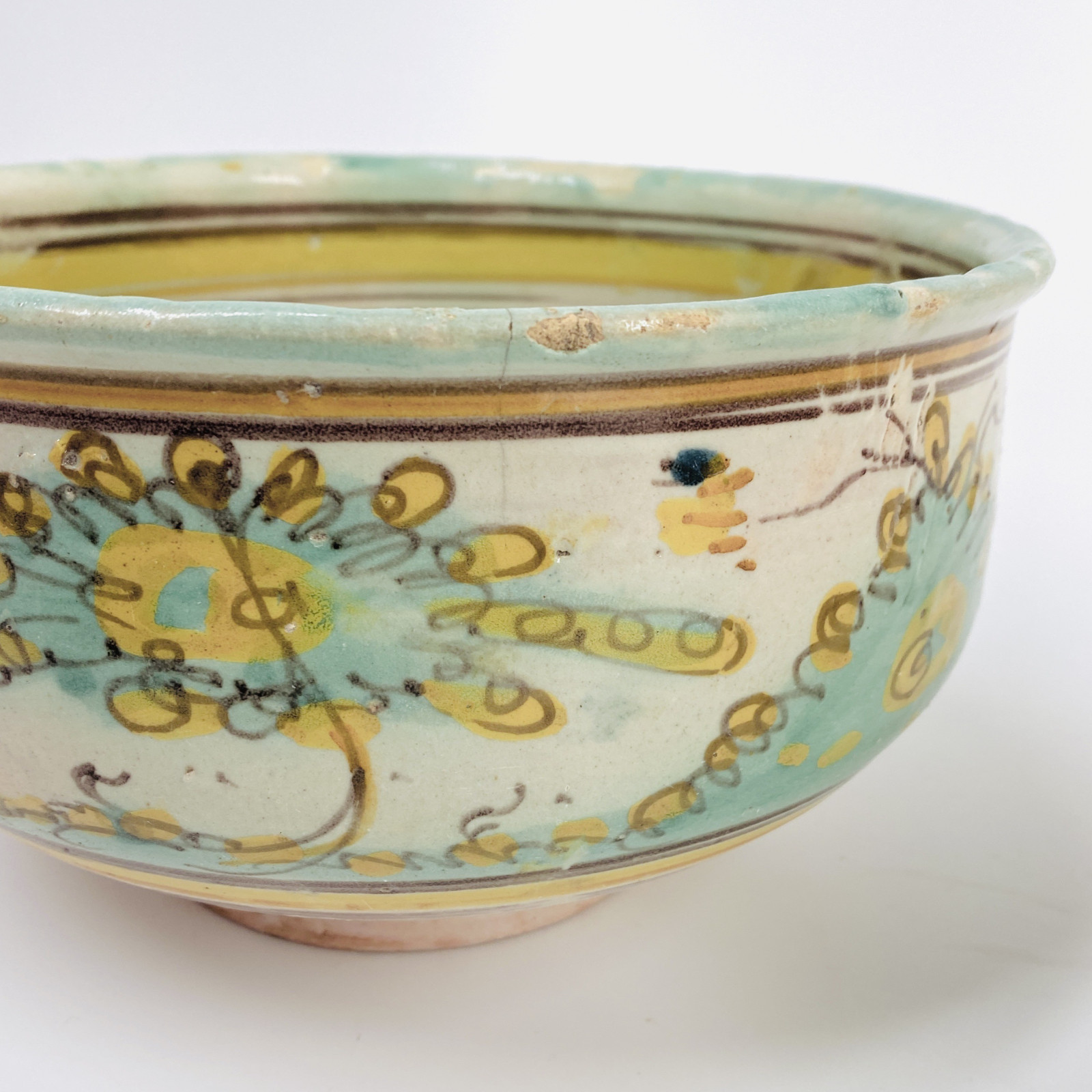 Talavera - Two cups decorated with a wader and a hare - Second half of the Seventeenth century