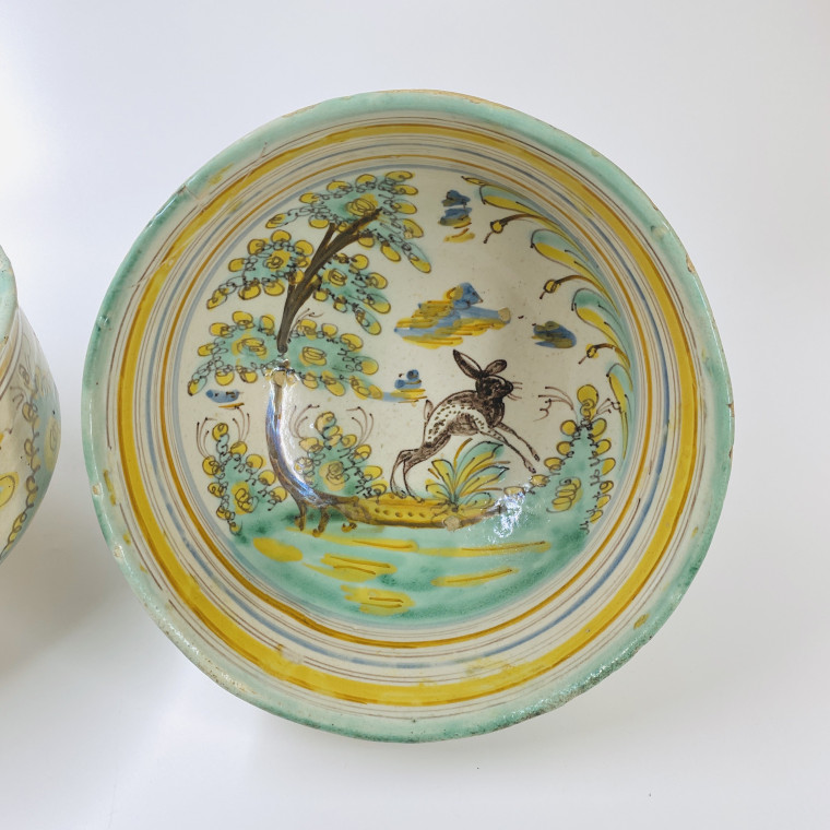 Talavera - Two cups decorated with a wader and a hare - Second half of the Seventeenth century