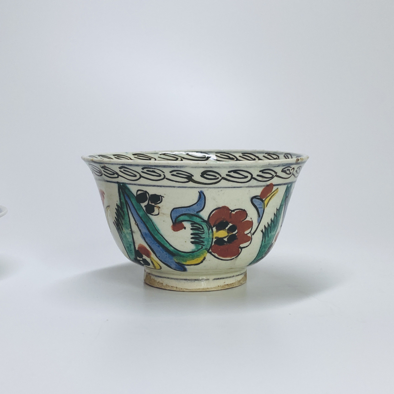 Kutahya (Turquie ottomane) - Un bol et deux coupelles  - XVIIIe siècle