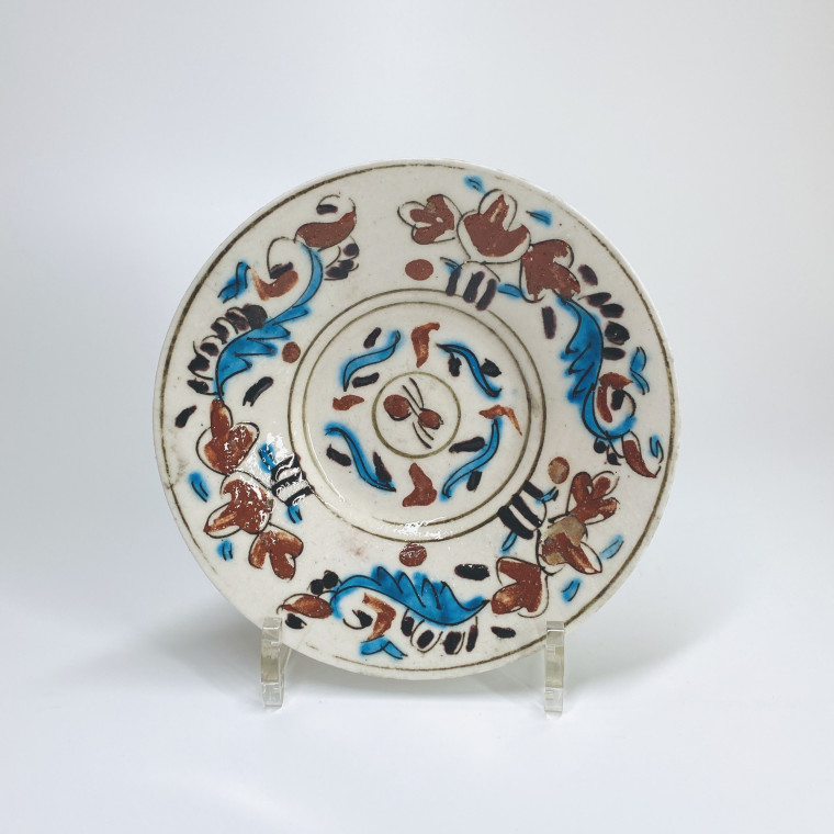 Kutahya (Ottoman Turkey) - Three cups with floral decoration - Eighteenth century