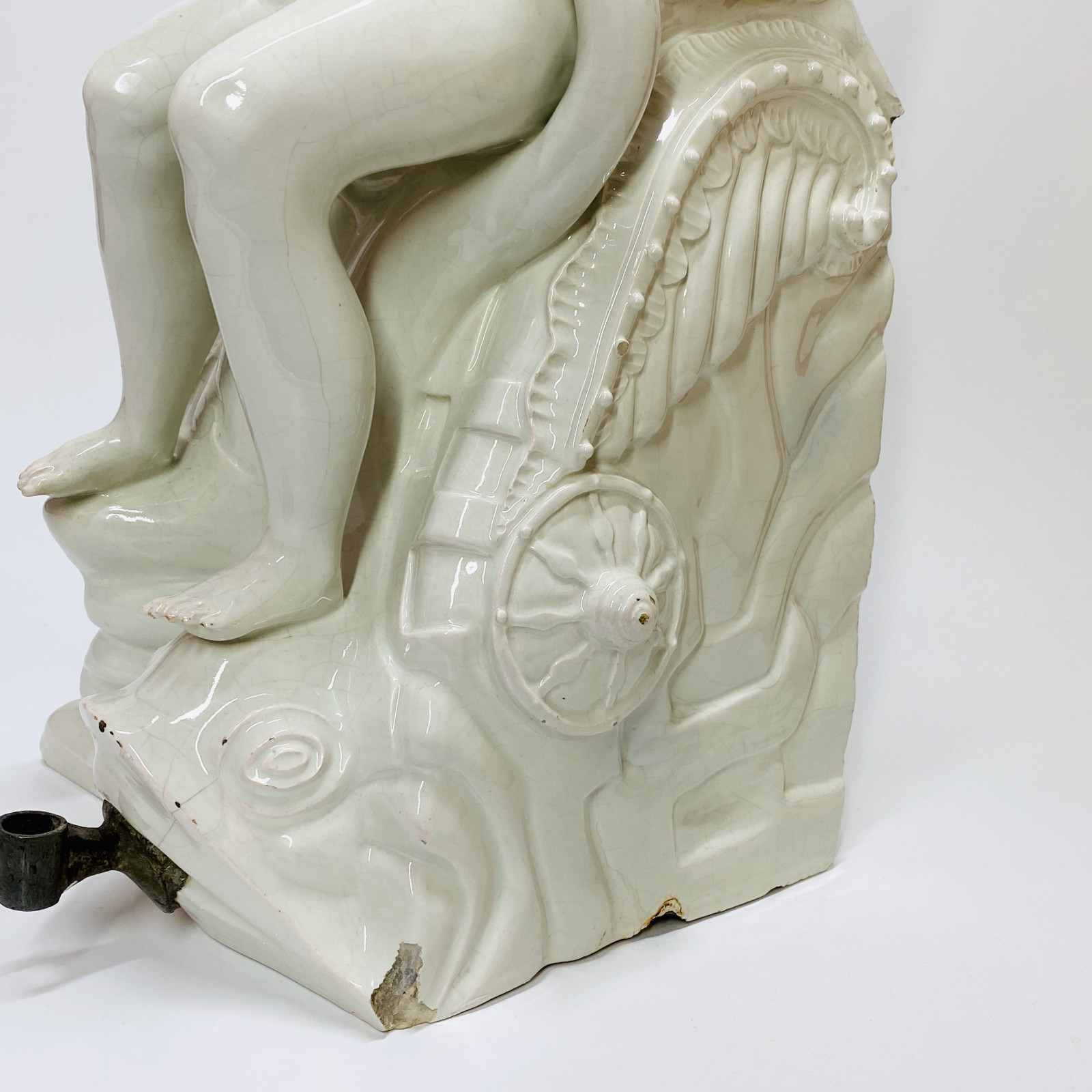 Large white enamelled fountain attributed to Brussels - Eighteenth century