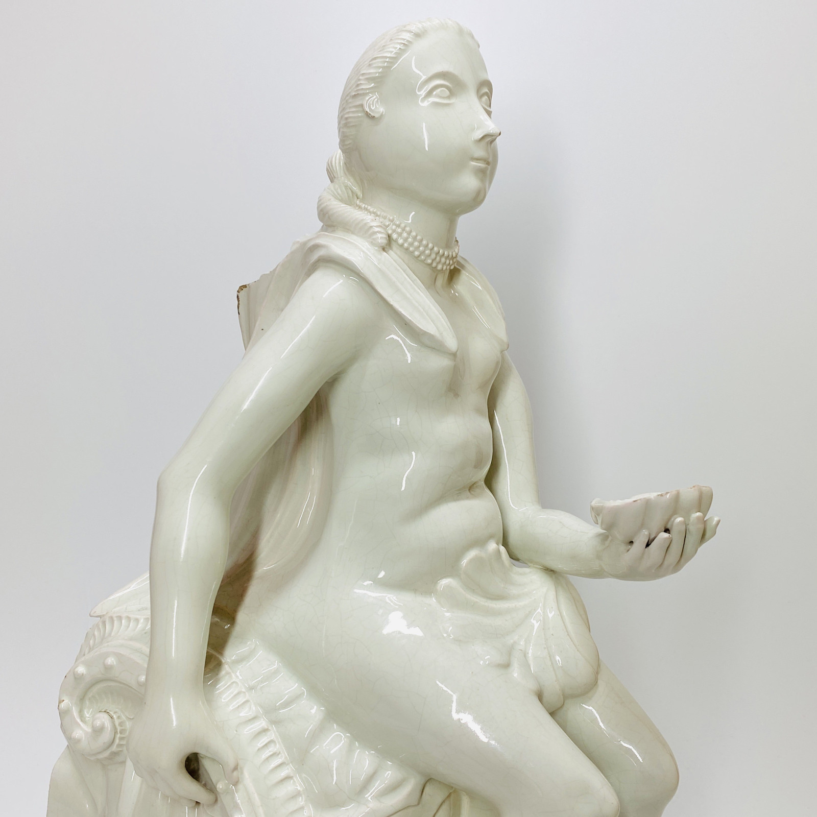 Large white enamelled fountain attributed to Brussels - Eighteenth century
