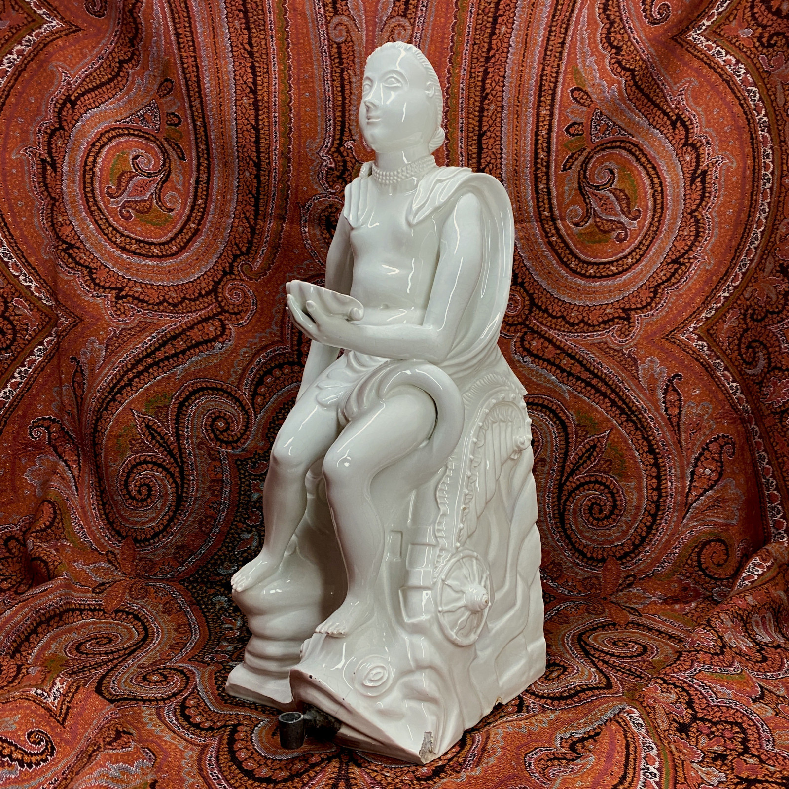 Large white enamelled fountain attributed to Brussels - Eighteenth century