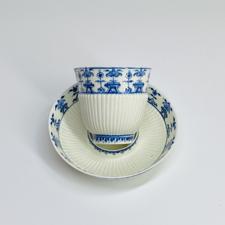 Saint-Cloud - Gobelet et sa soucoupe - Début du XVIIIe siècle