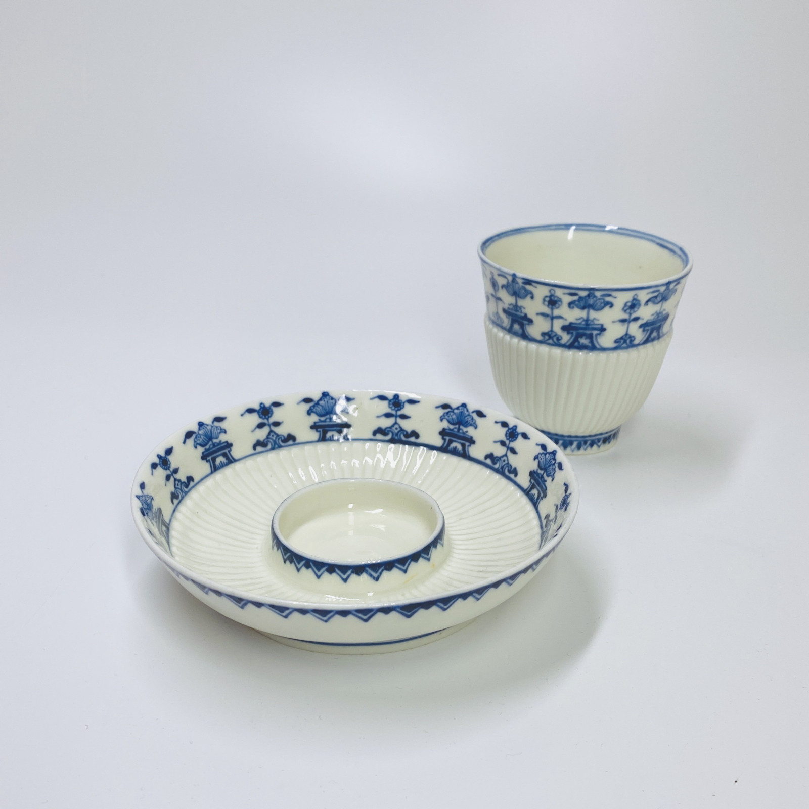 Saint-Cloud - Gobelet et sa soucoupe - Début du XVIIIe siècle