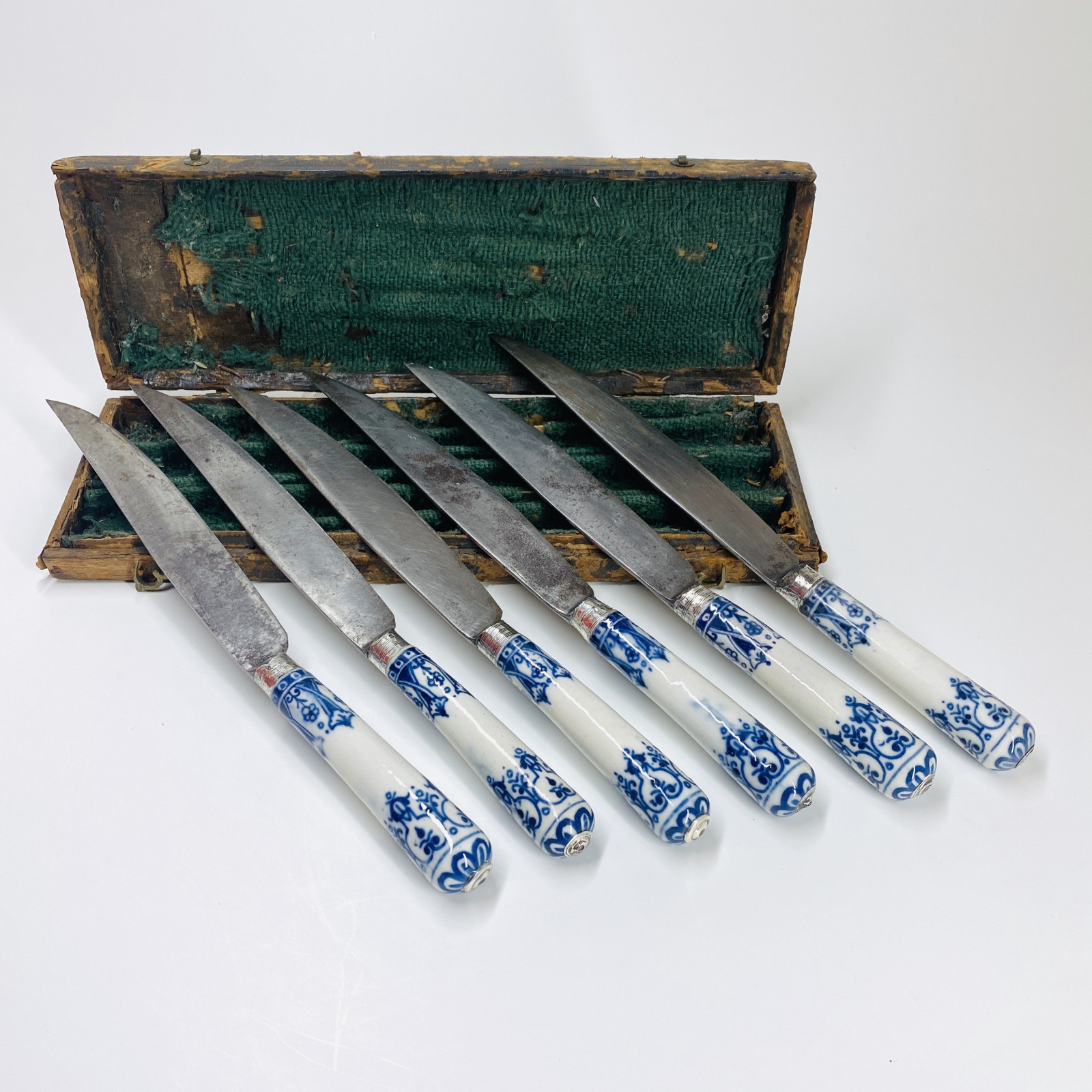 Box of 6 Saint-Cloud porcelain knives - eighteenth century