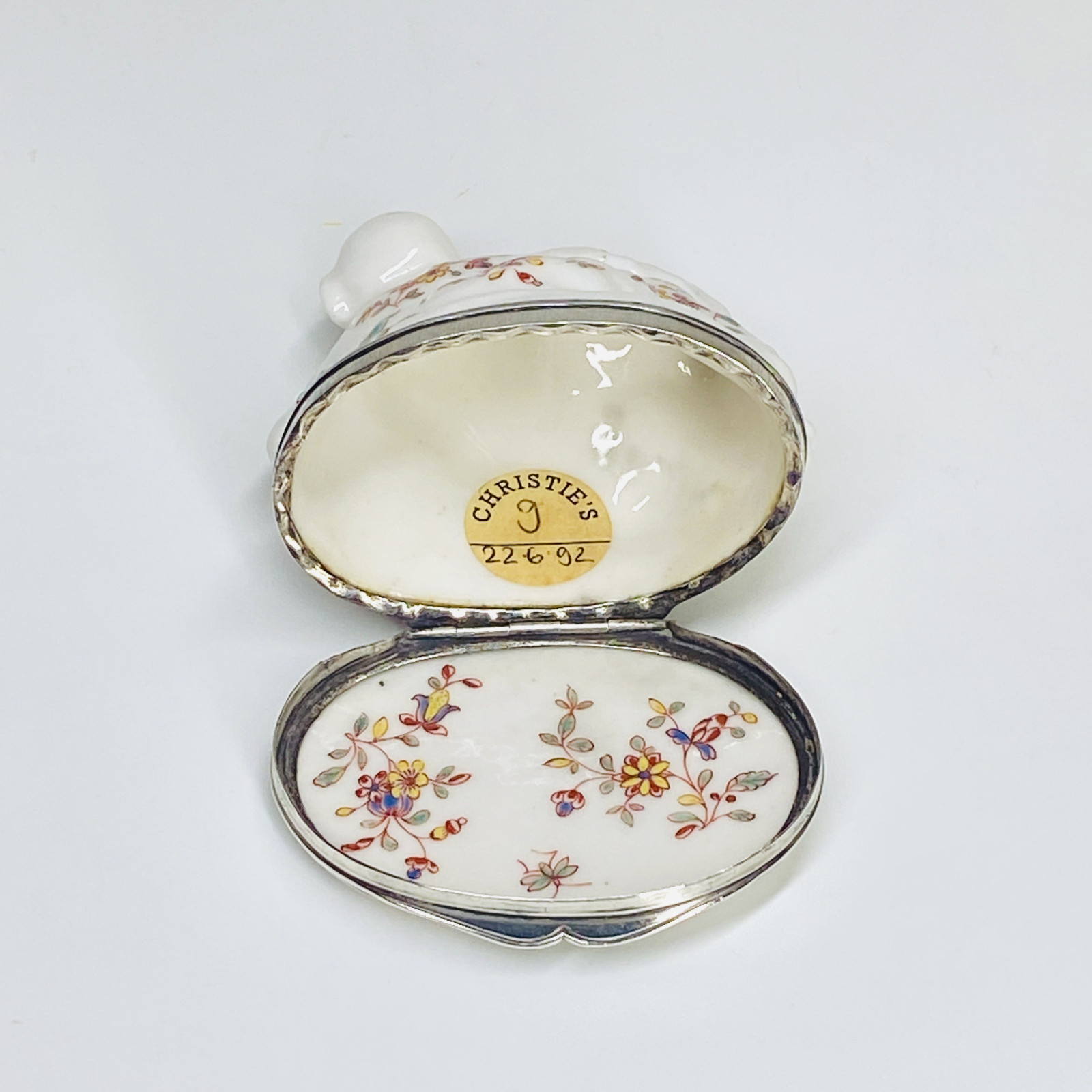 Saint-Cloud - Snuffbox depicting a reclining Chinese - Eighteenth century