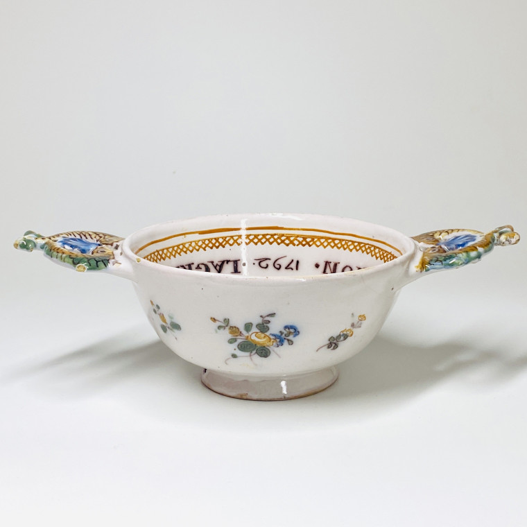 Roanne - Deux écuelles à décor patronymique - Datée 1792