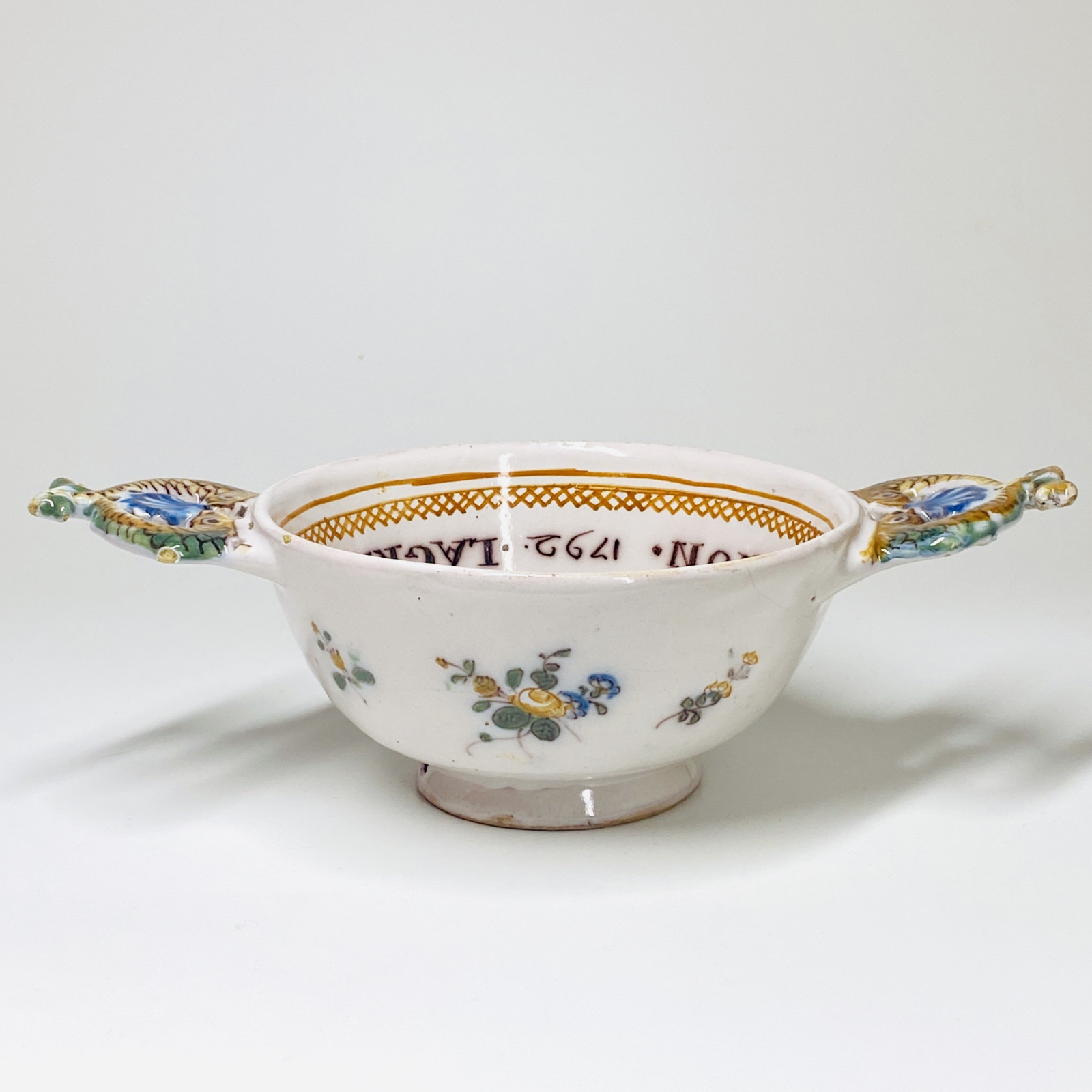 Roanne - Deux écuelles à décor patronymique - Datée 1792