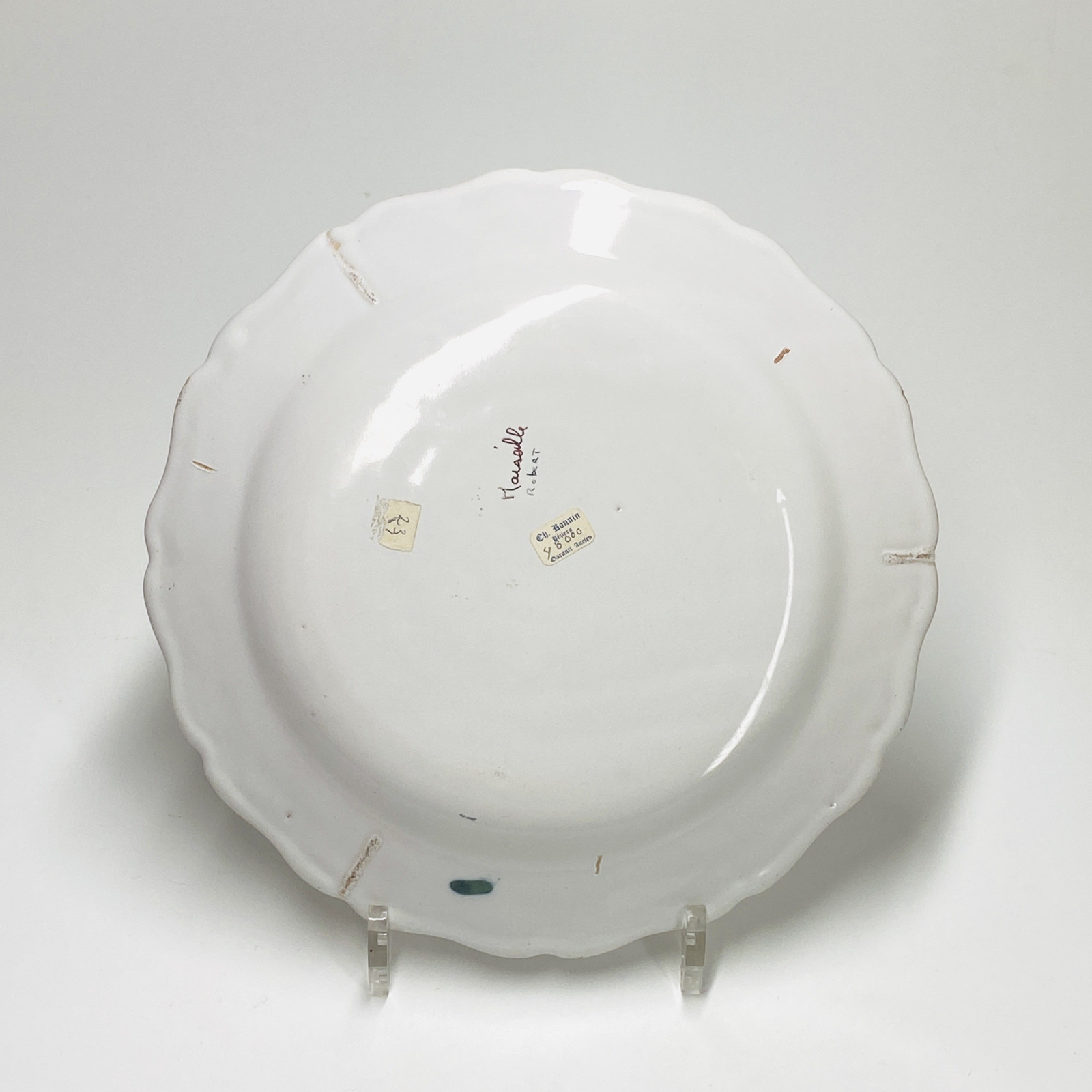 Marseille (Robert) Plate decorated with an off-centre bouquet of flowers - Eighteenth century