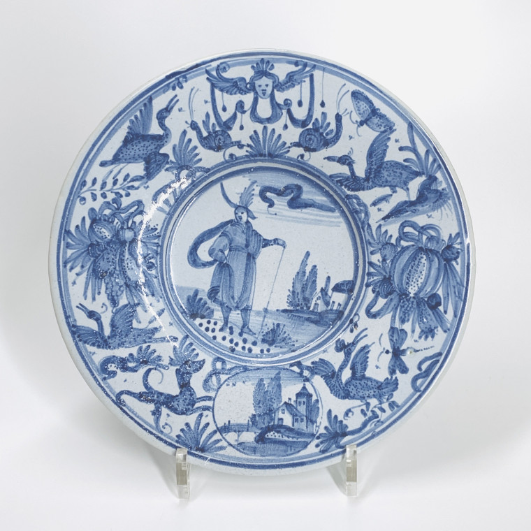 Nevers - Small dish called "à la cardinal" - Atelier des Conrade - Seventeenth century