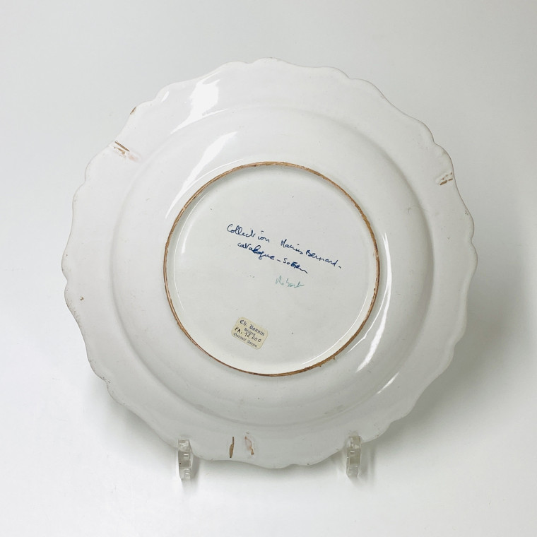 Marseille (Robert) Assiette à décor d'une viole et d'un cor de chasse - XVIIIe siècle