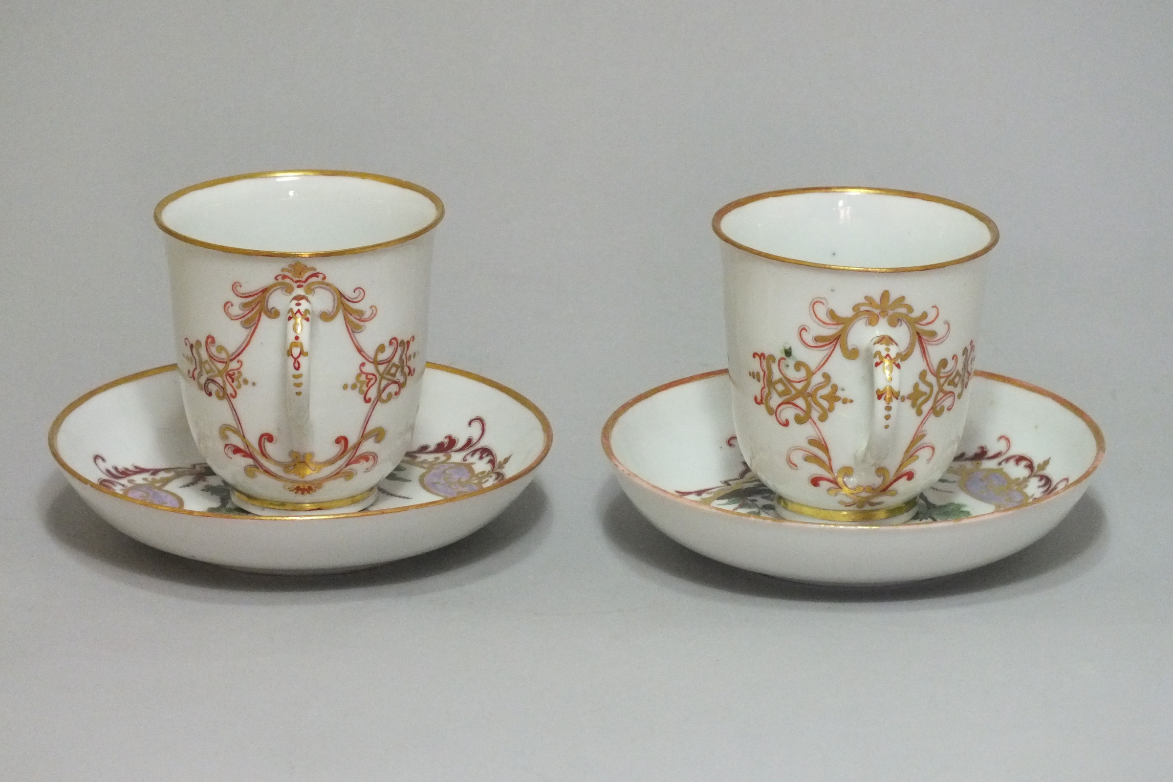Doccia (Italy) - Two decorated cups "alla Sassone" - Eighteenth Century