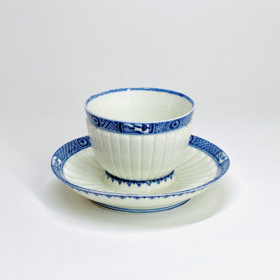 Saint-Cloud - Trembling cup with gadroons and blue braid - Early eighteenth century