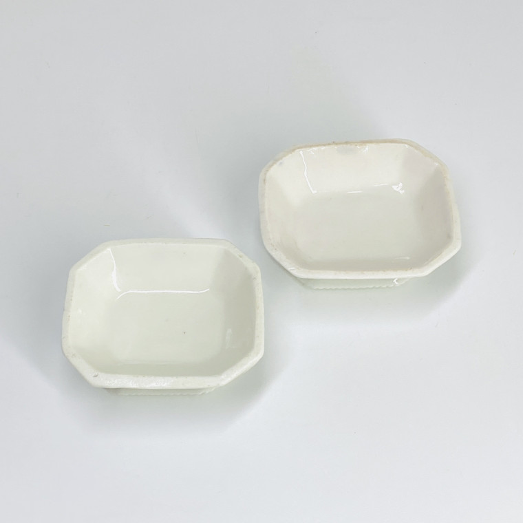 Saint-Cloud - Pair of salt cellars decorated with lambrequins - Early eighteenth century