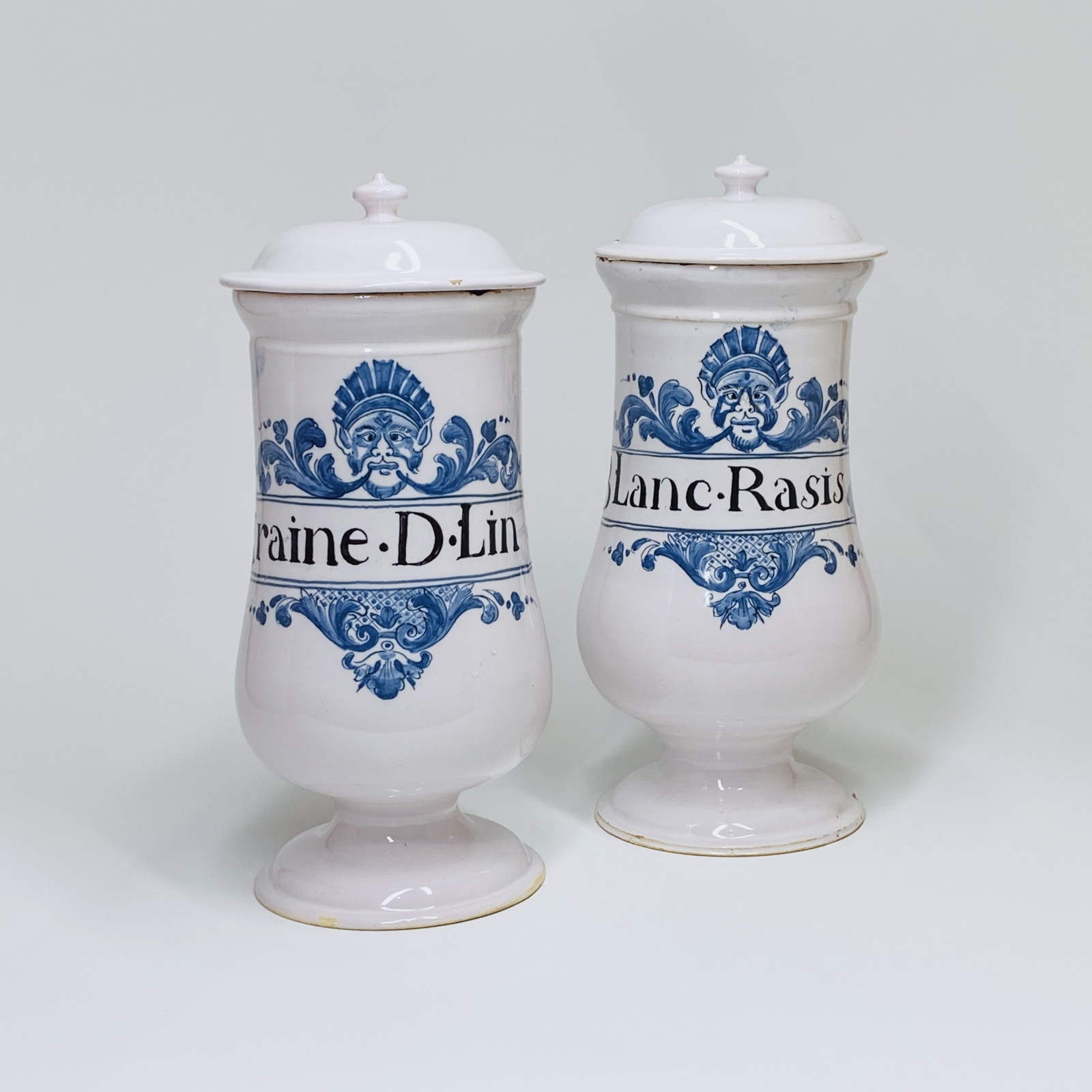 Moustiers - Paire de pots canon - Première moitié du XVIIIe siècle